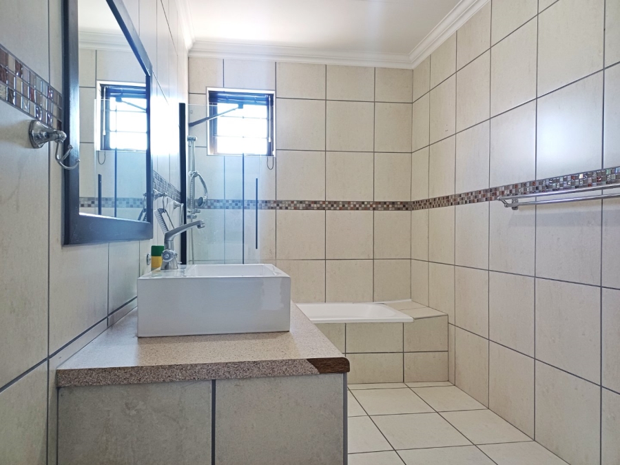 5 Bedroom Property for Sale in Fraaiuitsig Western Cape